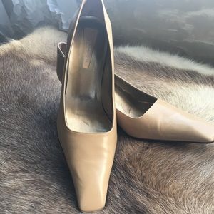 Beige Enzo Angiolini heels